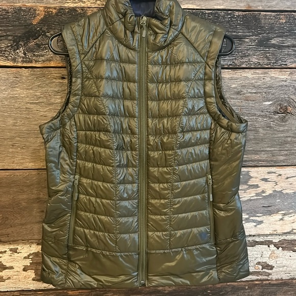 NWT Mountain Hardware Ghost Shadow Vest - Picture 2 of 14